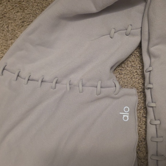 ALO Yoga Light Gray Cropped Turtleneck Sweater - Picture 5 of 6